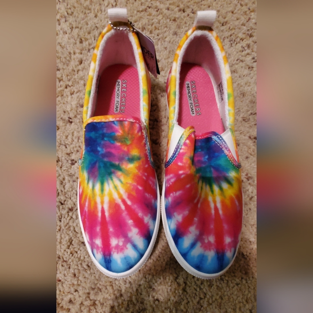 Women's tye dye Skechers slip on shoes, size 9